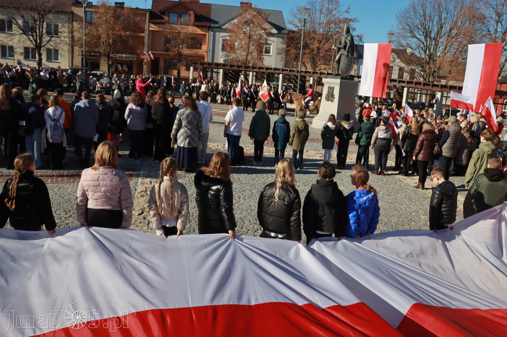Fotorelacja I: Obchody 107. ROCZNICY ODZYSKANIA NIEPODLEGŁOŚCI na rynku w Koziegłowach