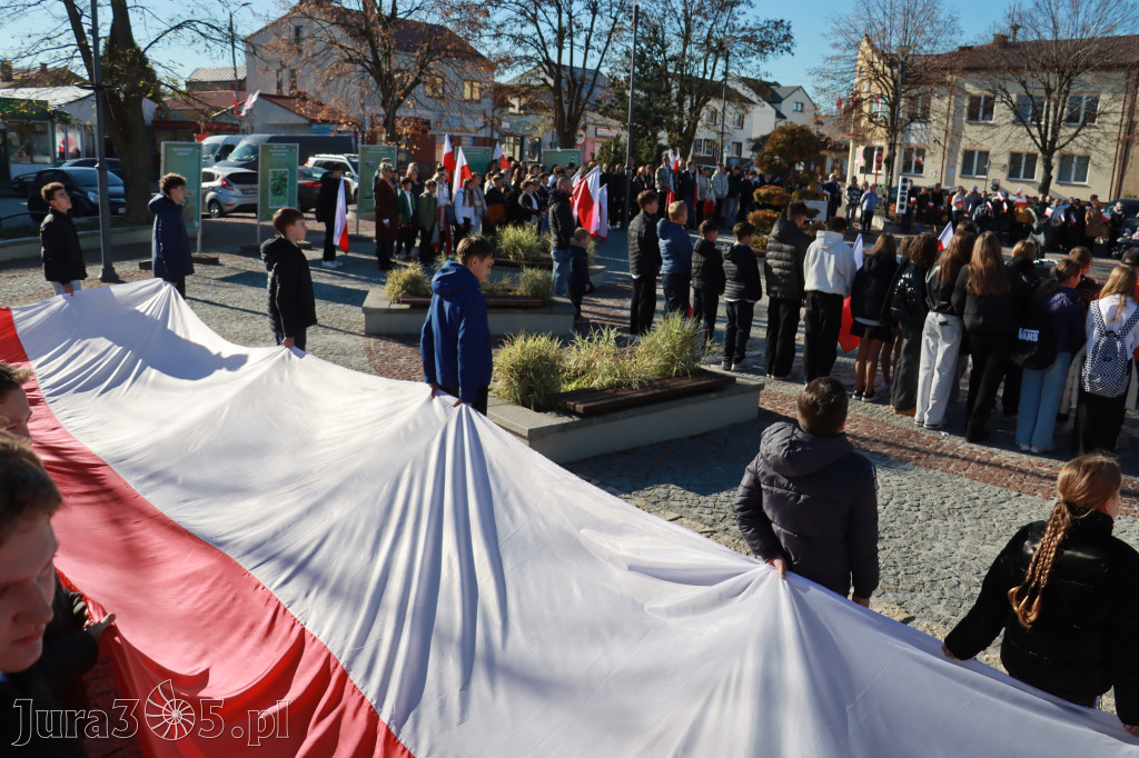 Fotorelacja I: Obchody 107. ROCZNICY ODZYSKANIA NIEPODLEGŁOŚCI na rynku w Koziegłowach