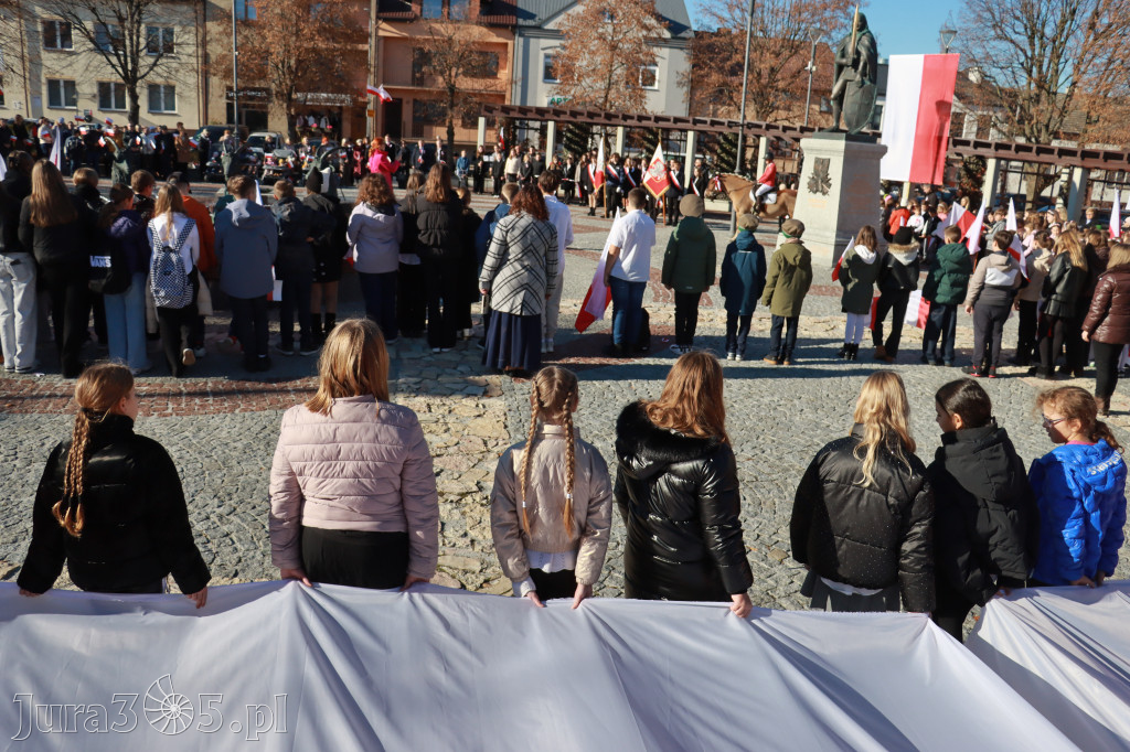 Fotorelacja I: Obchody 107. ROCZNICY ODZYSKANIA NIEPODLEGŁOŚCI na rynku w Koziegłowach