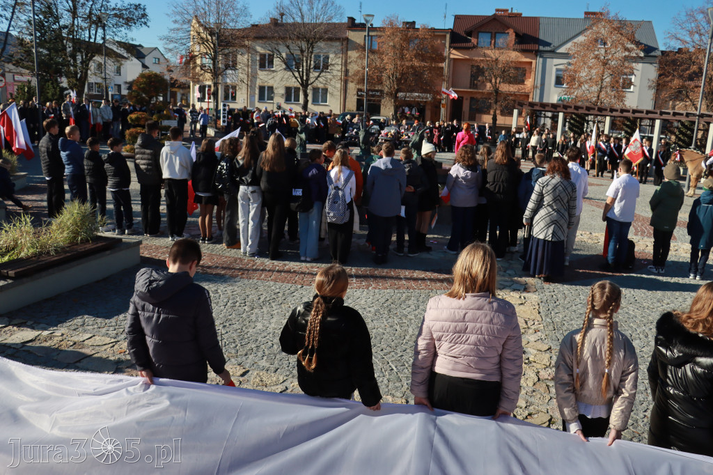 Fotorelacja I: Obchody 107. ROCZNICY ODZYSKANIA NIEPODLEGŁOŚCI na rynku w Koziegłowach