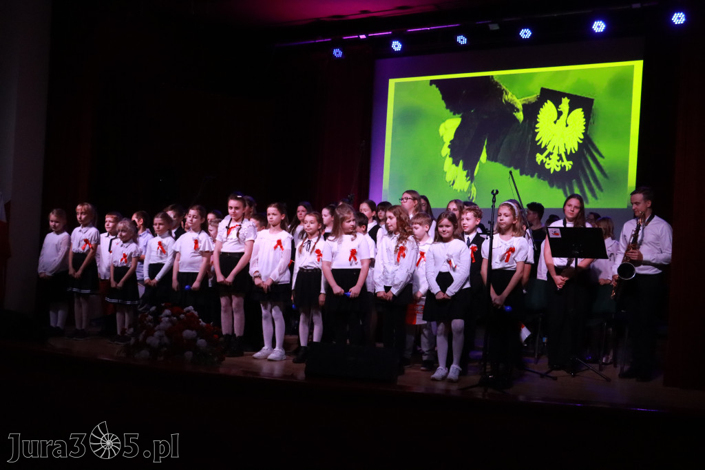Fotorelacja II: Obchody 107. ROCZNICY ODZYSKANIA NIEPODLEGŁOŚCI na rynku w Koziegłowach