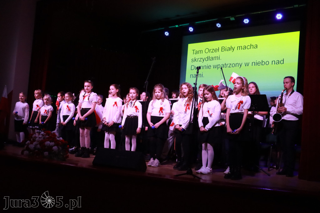 Fotorelacja II: Obchody 107. ROCZNICY ODZYSKANIA NIEPODLEGŁOŚCI na rynku w Koziegłowach