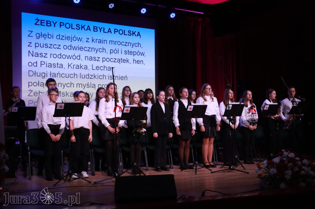 Fotorelacja II: Obchody 107. ROCZNICY ODZYSKANIA NIEPODLEGŁOŚCI na rynku w Koziegłowach