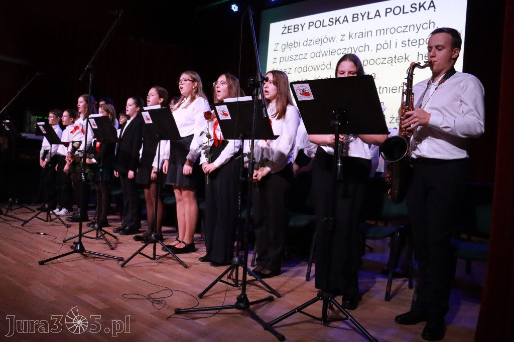 Fotorelacja II: Obchody 107. ROCZNICY ODZYSKANIA NIEPODLEGŁOŚCI na rynku w Koziegłowach