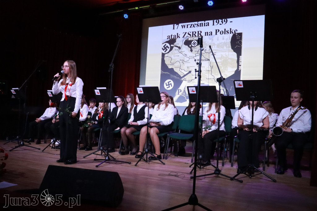 Fotorelacja II: Obchody 107. ROCZNICY ODZYSKANIA NIEPODLEGŁOŚCI na rynku w Koziegłowach