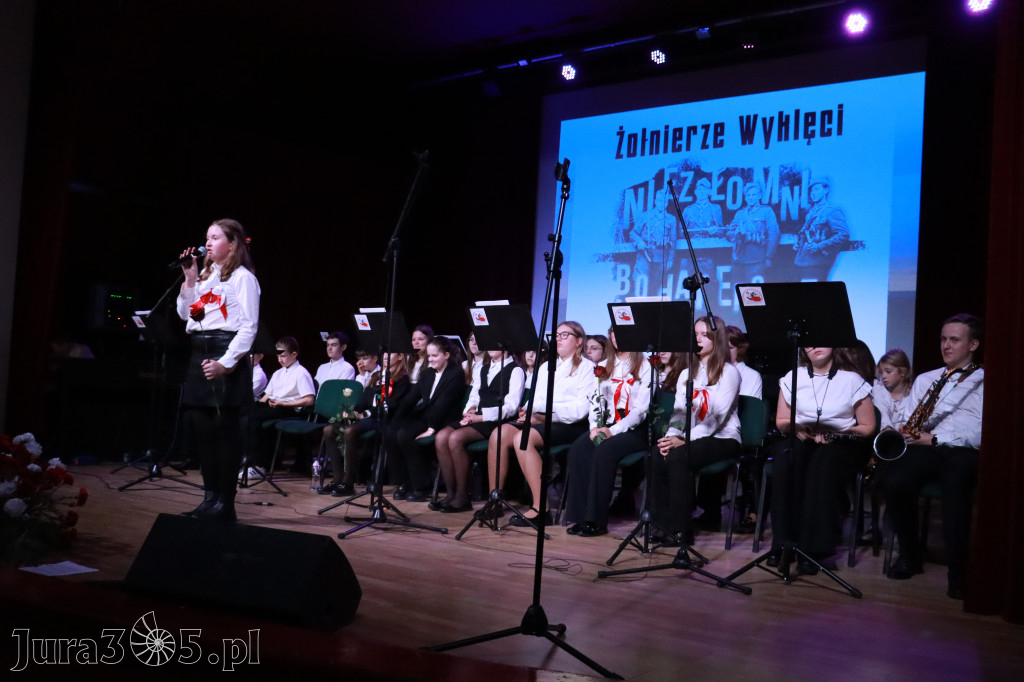 Fotorelacja II: Obchody 107. ROCZNICY ODZYSKANIA NIEPODLEGŁOŚCI na rynku w Koziegłowach