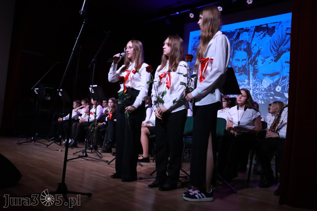 Fotorelacja II: Obchody 107. ROCZNICY ODZYSKANIA NIEPODLEGŁOŚCI na rynku w Koziegłowach