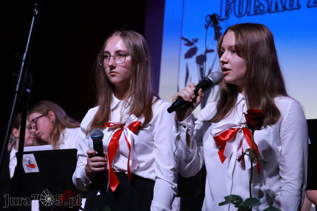 Fotorelacja II: Obchody 107. ROCZNICY ODZYSKANIA NIEPODLEGŁOŚCI na rynku w Koziegłowach
