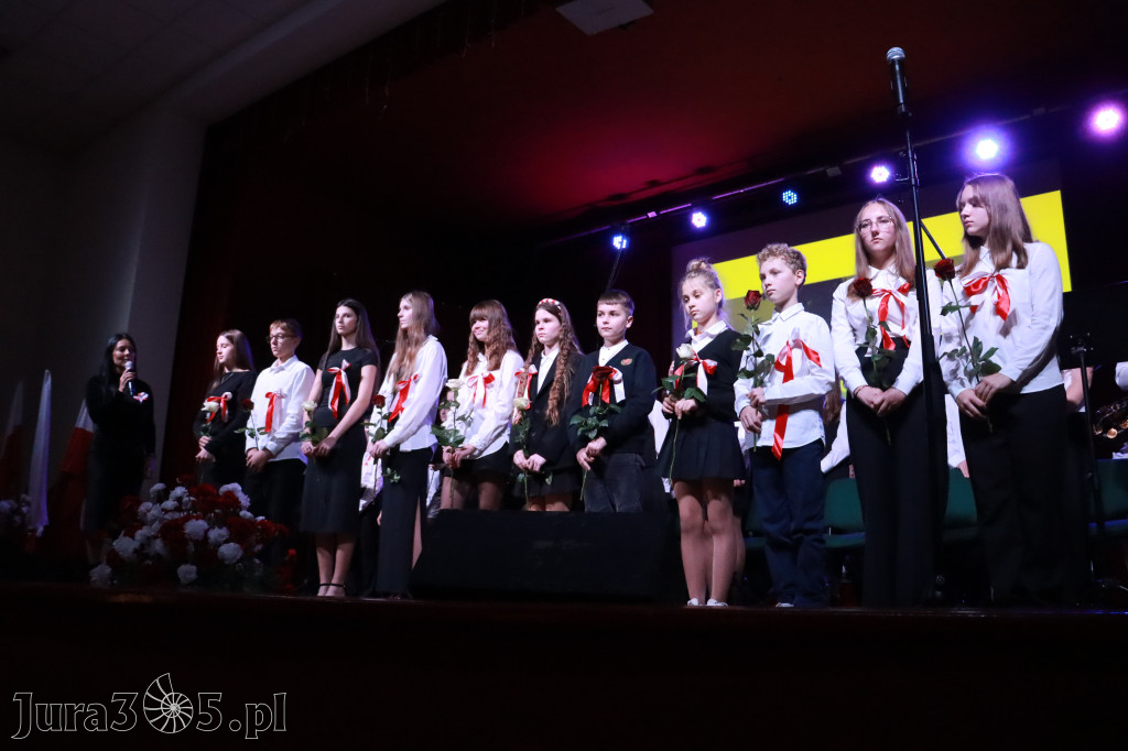 Fotorelacja II: Obchody 107. ROCZNICY ODZYSKANIA NIEPODLEGŁOŚCI na rynku w Koziegłowach
