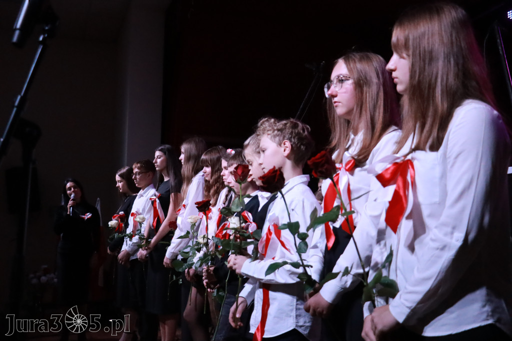 Fotorelacja II: Obchody 107. ROCZNICY ODZYSKANIA NIEPODLEGŁOŚCI na rynku w Koziegłowach