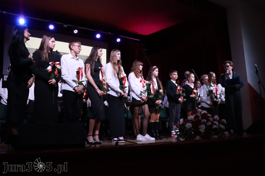 Fotorelacja II: Obchody 107. ROCZNICY ODZYSKANIA NIEPODLEGŁOŚCI na rynku w Koziegłowach