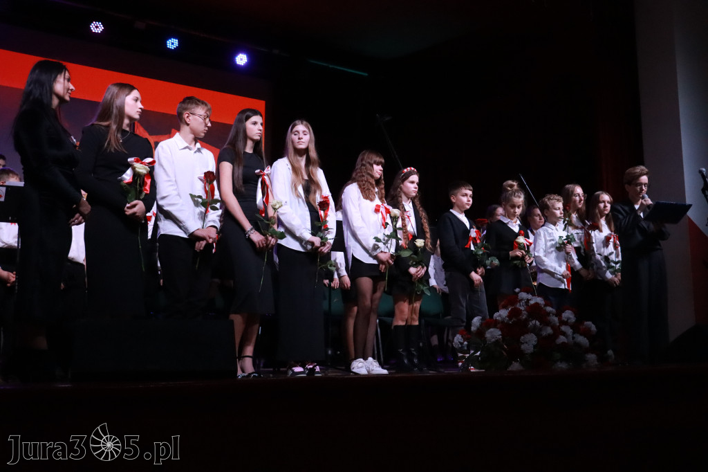 Fotorelacja II: Obchody 107. ROCZNICY ODZYSKANIA NIEPODLEGŁOŚCI na rynku w Koziegłowach