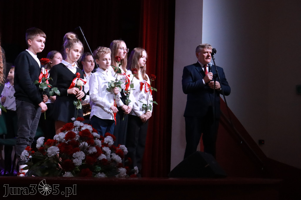 Fotorelacja II: Obchody 107. ROCZNICY ODZYSKANIA NIEPODLEGŁOŚCI na rynku w Koziegłowach