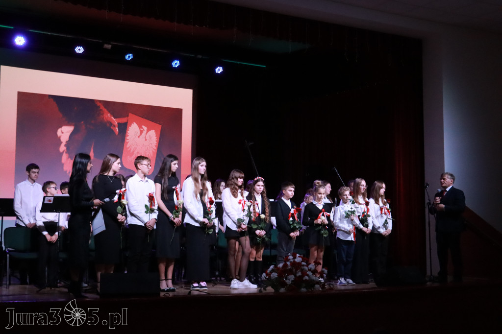Fotorelacja II: Obchody 107. ROCZNICY ODZYSKANIA NIEPODLEGŁOŚCI na rynku w Koziegłowach