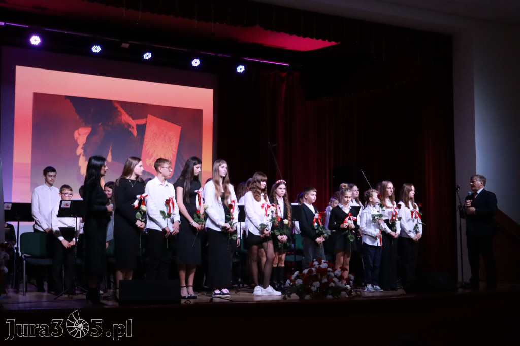 Fotorelacja II: Obchody 107. ROCZNICY ODZYSKANIA NIEPODLEGŁOŚCI na rynku w Koziegłowach