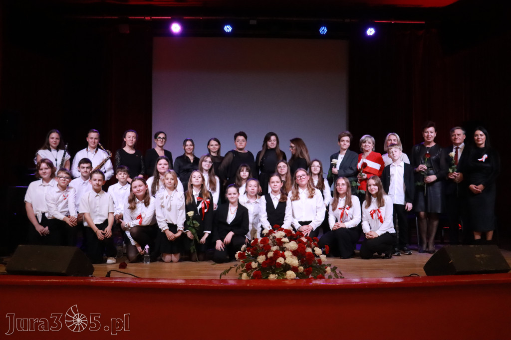 Fotorelacja II: Obchody 107. ROCZNICY ODZYSKANIA NIEPODLEGŁOŚCI na rynku w Koziegłowach