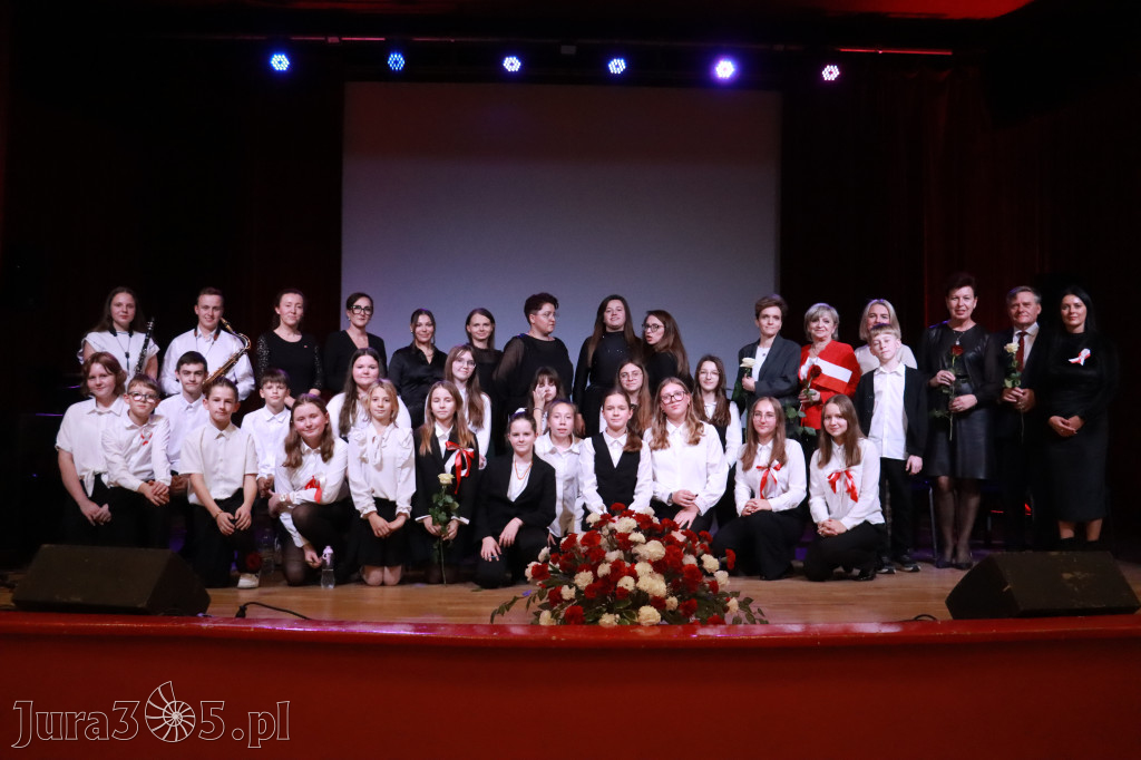 Fotorelacja II: Obchody 107. ROCZNICY ODZYSKANIA NIEPODLEGŁOŚCI na rynku w Koziegłowach
