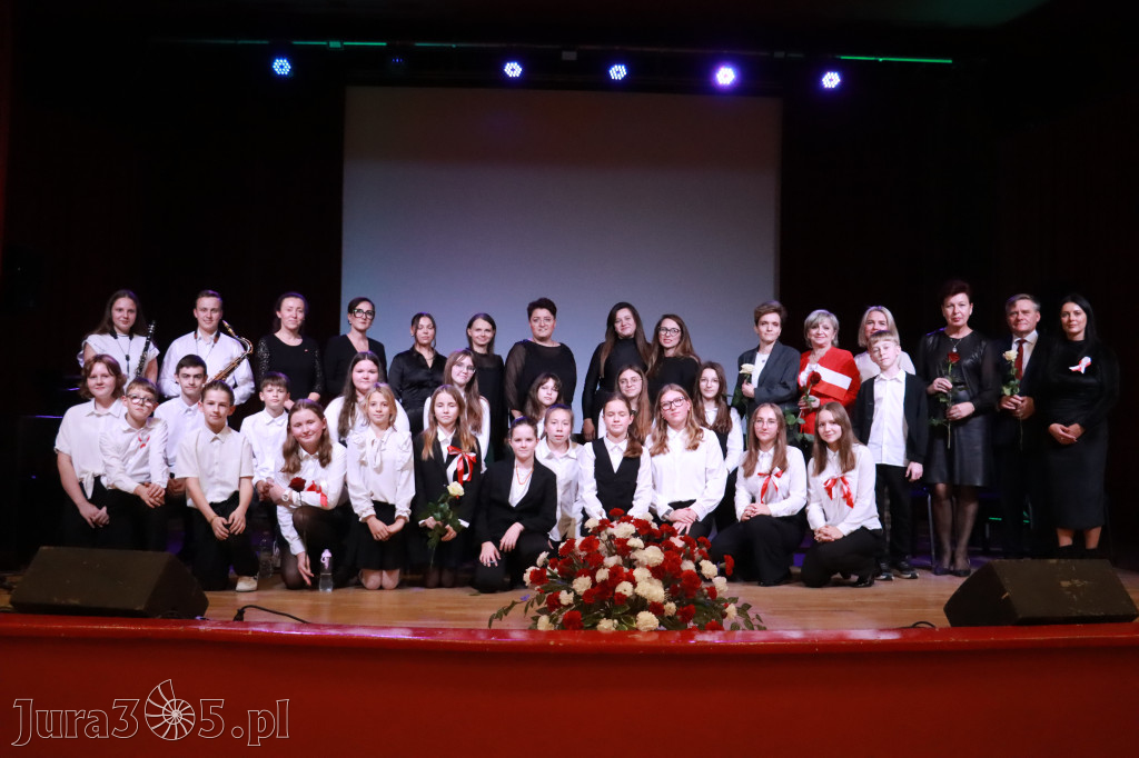 Fotorelacja II: Obchody 107. ROCZNICY ODZYSKANIA NIEPODLEGŁOŚCI na rynku w Koziegłowach