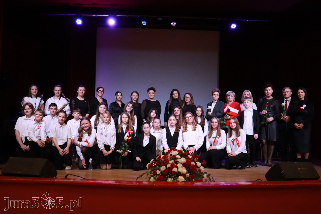 Fotorelacja II: Obchody 107. ROCZNICY ODZYSKANIA NIEPODLEGŁOŚCI na rynku w Koziegłowach