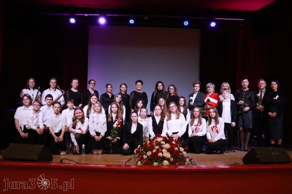 Fotorelacja II: Obchody 107. ROCZNICY ODZYSKANIA NIEPODLEGŁOŚCI na rynku w Koziegłowach