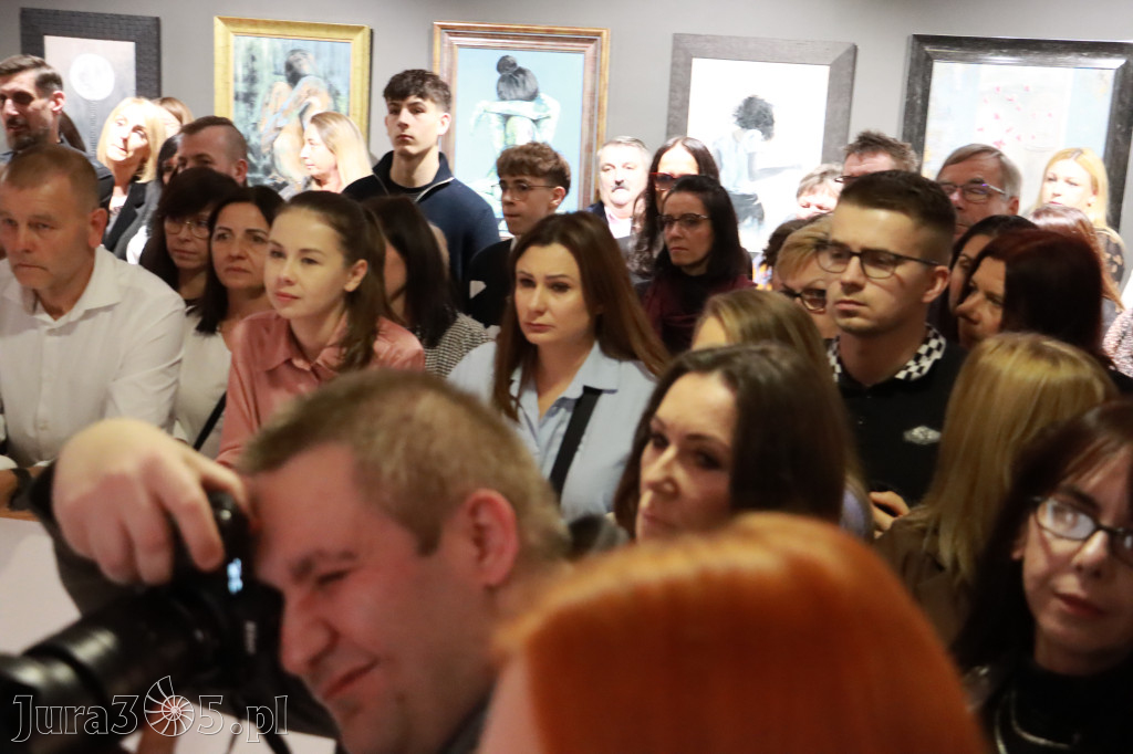 Fotorelacja: Wernisaż TRZY SERCA JEDEN ŚWIAT w MOK Zawiercie