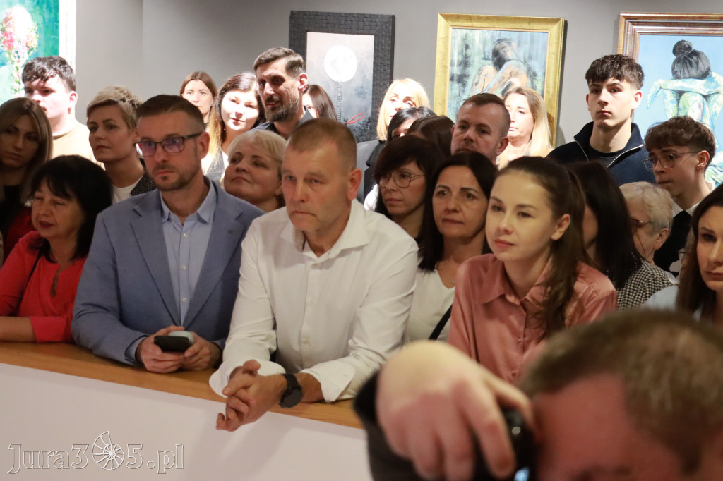 Fotorelacja: Wernisaż TRZY SERCA JEDEN ŚWIAT w MOK Zawiercie