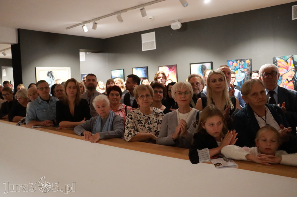 Fotorelacja: Wernisaż TRZY SERCA JEDEN ŚWIAT w MOK Zawiercie