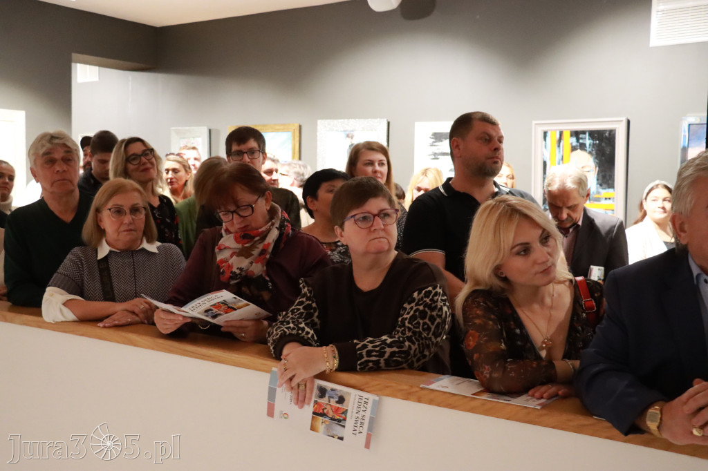 Fotorelacja: Wernisaż TRZY SERCA JEDEN ŚWIAT w MOK Zawiercie