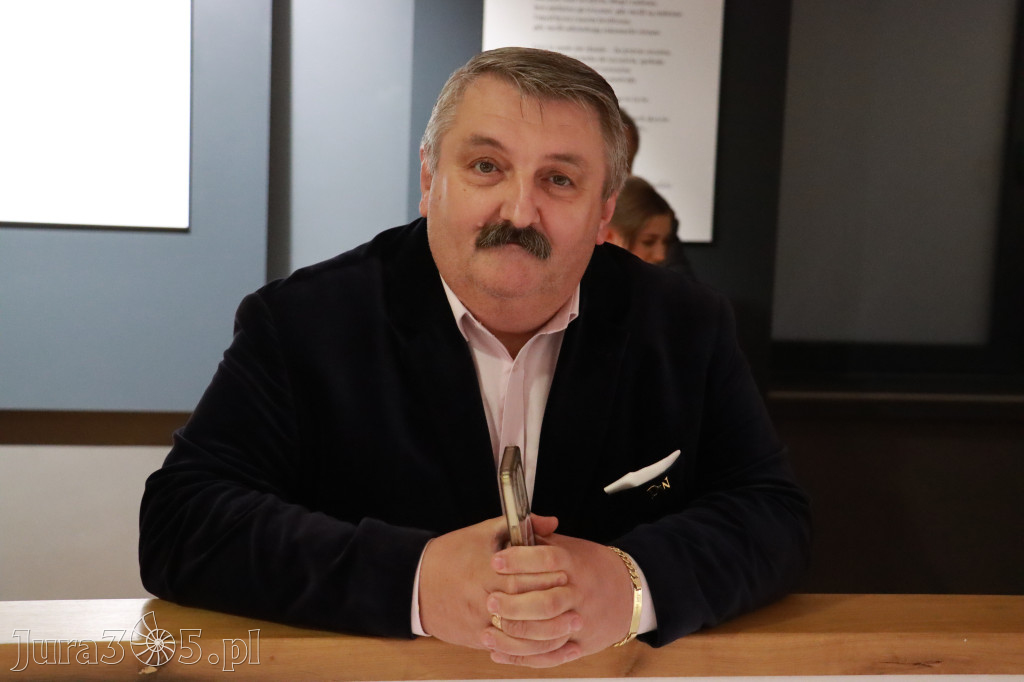 Fotorelacja: Wernisaż TRZY SERCA JEDEN ŚWIAT w MOK Zawiercie