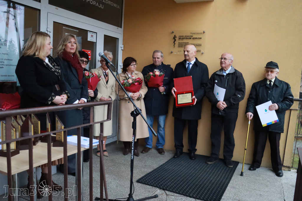 Fotorelacja: Odsłonięcie tablicy pamiątkowej oraz Biała Sobota w Poraju