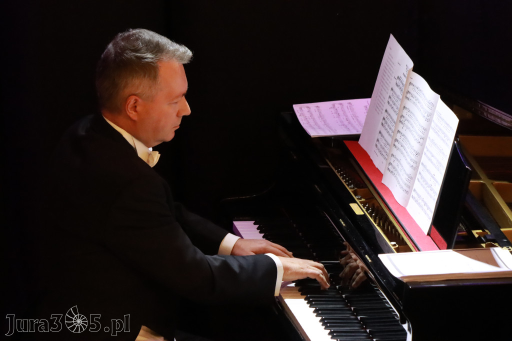 Fotorelacja: Muzyczne Święto Niepodległości z Filharmonią Jurajską w Zawierciu