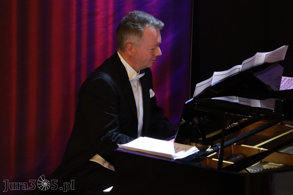 Fotorelacja: Muzyczne Święto Niepodległości z Filharmonią Jurajską w Zawierciu