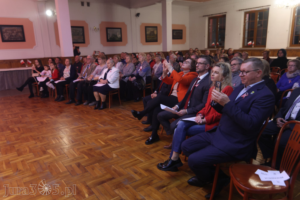 Fotorelacja: Święto Niepodległości w Pałacyku nad Wartą w Zawierciu Kromołowie