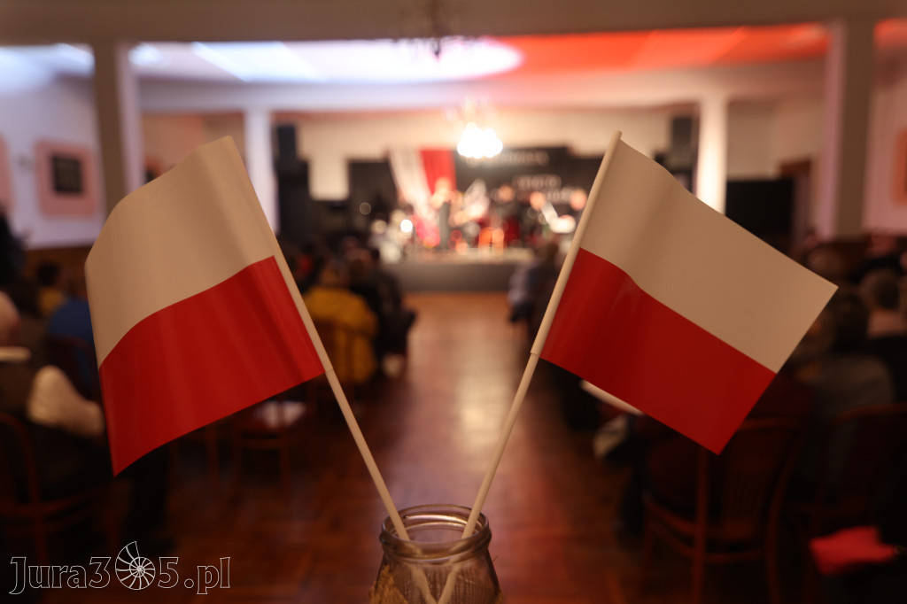 Fotorelacja: Święto Niepodległości w Pałacyku nad Wartą w Zawierciu Kromołowie