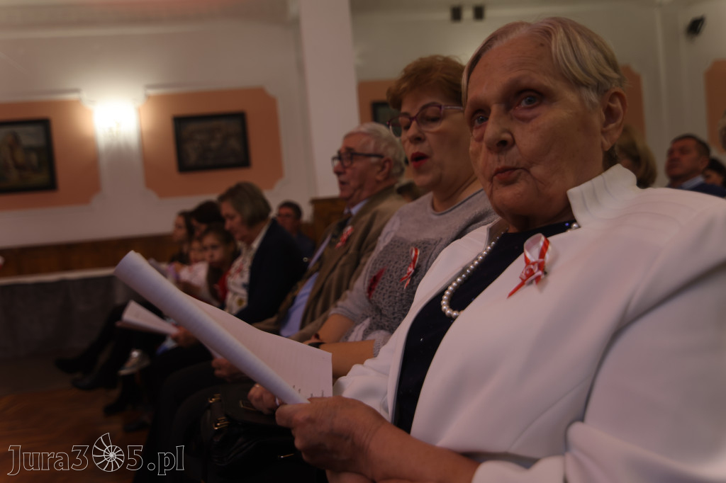 Fotorelacja: Święto Niepodległości w Pałacyku nad Wartą w Zawierciu Kromołowie