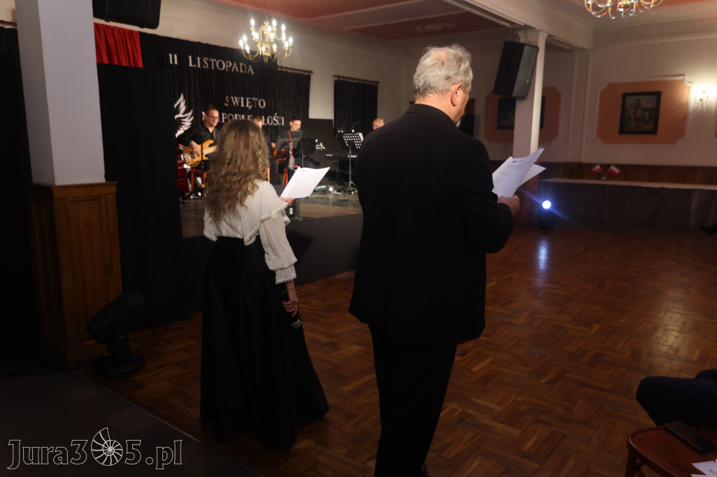 Fotorelacja: Święto Niepodległości w Pałacyku nad Wartą w Zawierciu Kromołowie