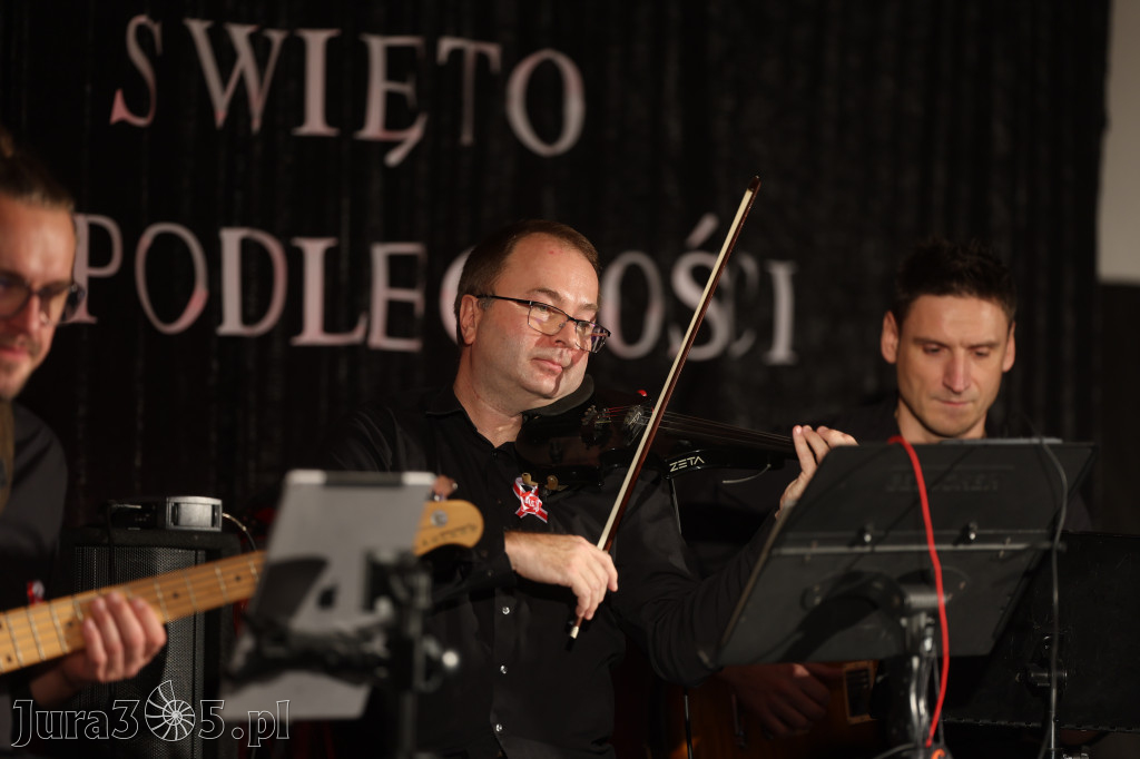 Fotorelacja: Święto Niepodległości w Pałacyku nad Wartą w Zawierciu Kromołowie