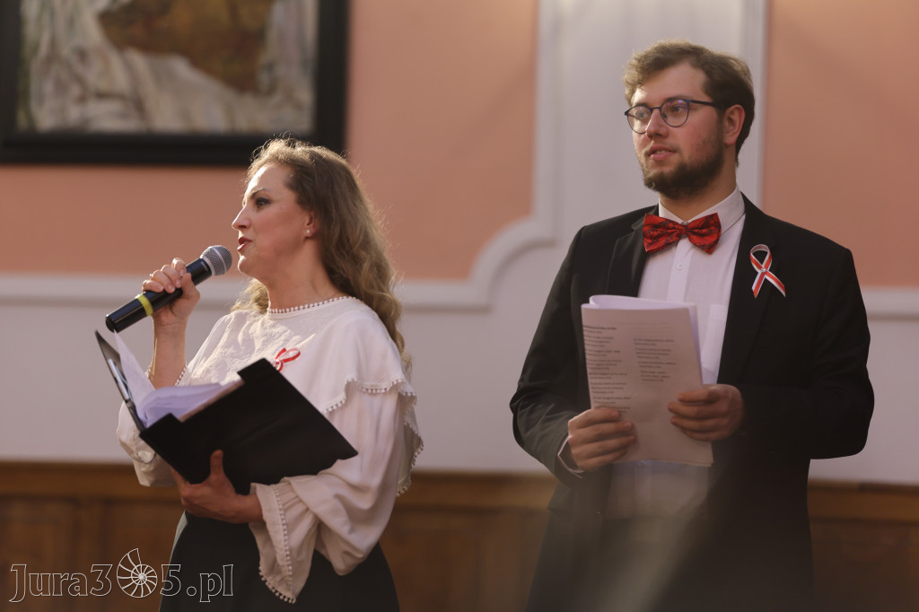 Fotorelacja: Święto Niepodległości w Pałacyku nad Wartą w Zawierciu Kromołowie