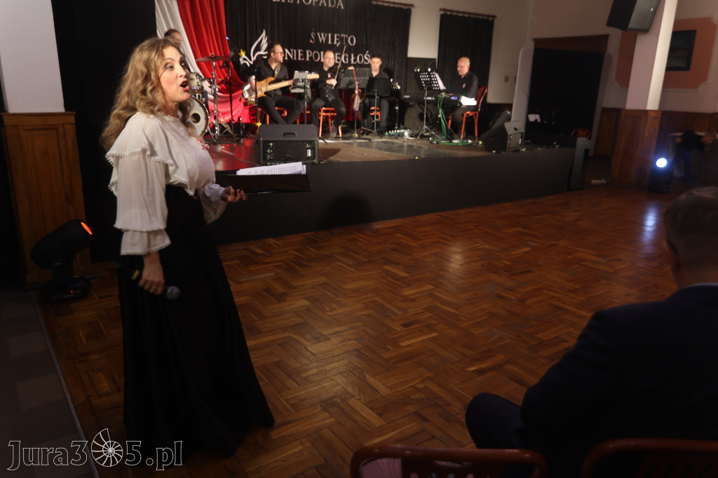 Fotorelacja: Święto Niepodległości w Pałacyku nad Wartą w Zawierciu Kromołowie