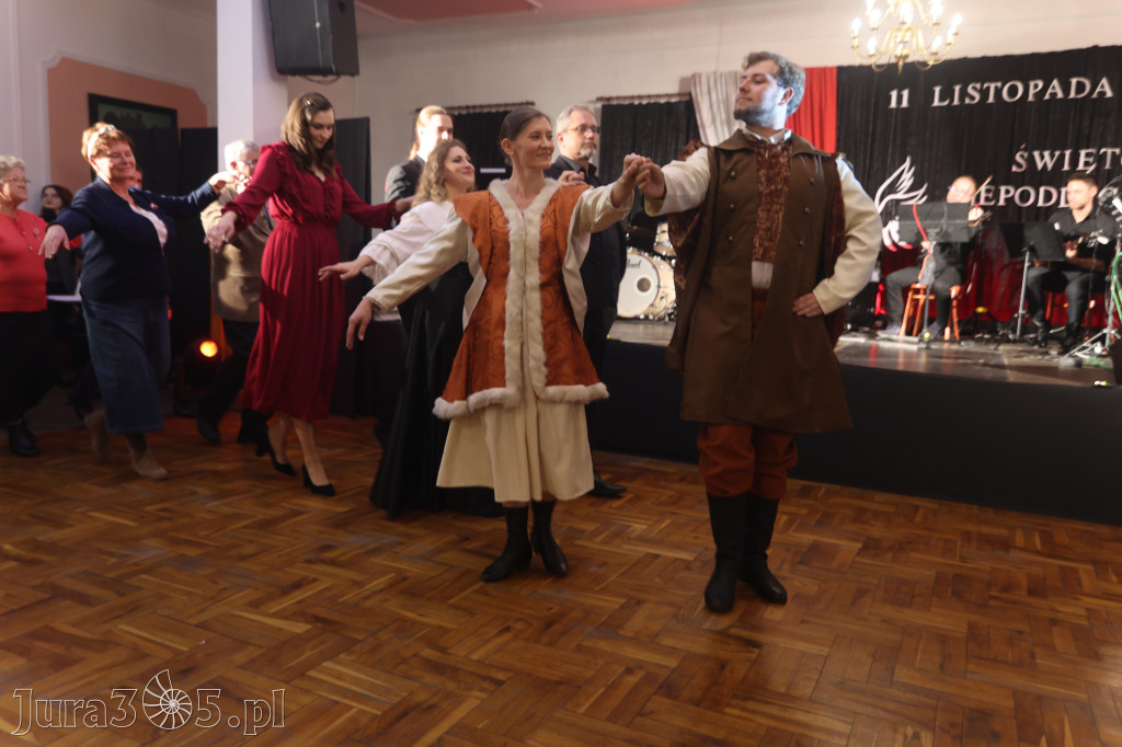 Fotorelacja: Święto Niepodległości w Pałacyku nad Wartą w Zawierciu Kromołowie