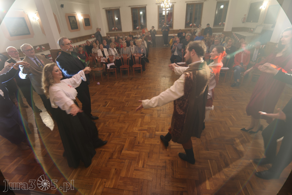 Fotorelacja: Święto Niepodległości w Pałacyku nad Wartą w Zawierciu Kromołowie