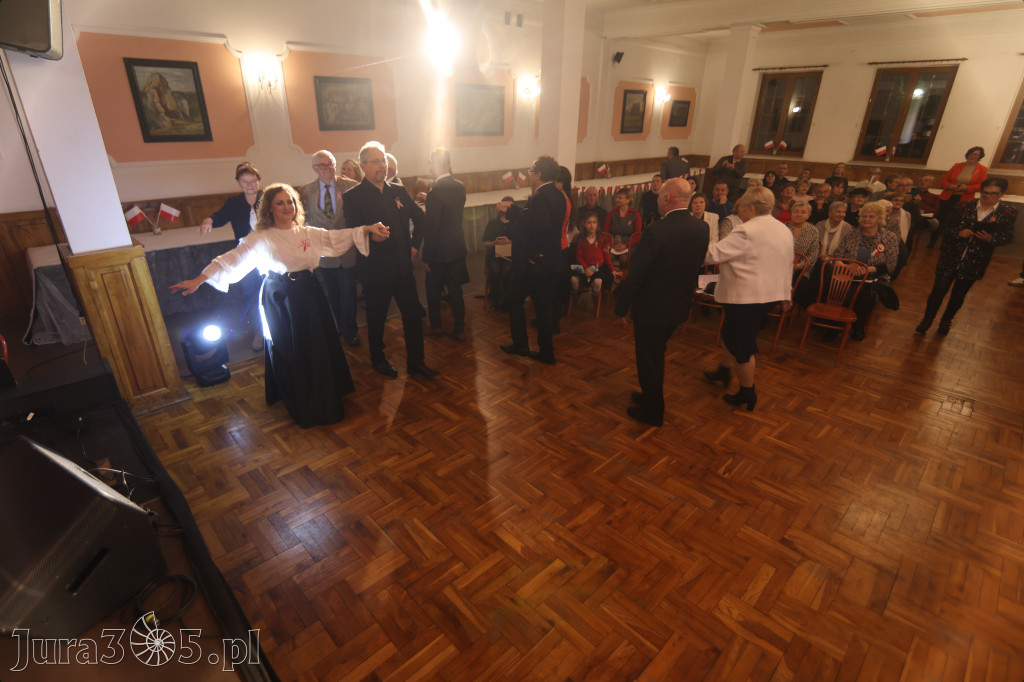 Fotorelacja: Święto Niepodległości w Pałacyku nad Wartą w Zawierciu Kromołowie
