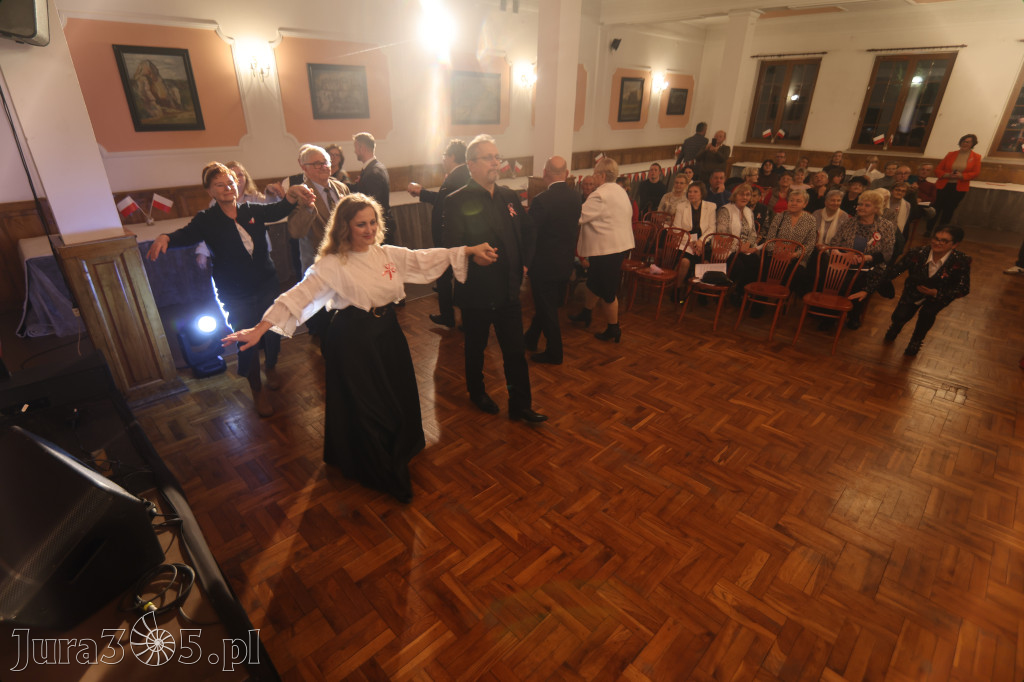 Fotorelacja: Święto Niepodległości w Pałacyku nad Wartą w Zawierciu Kromołowie