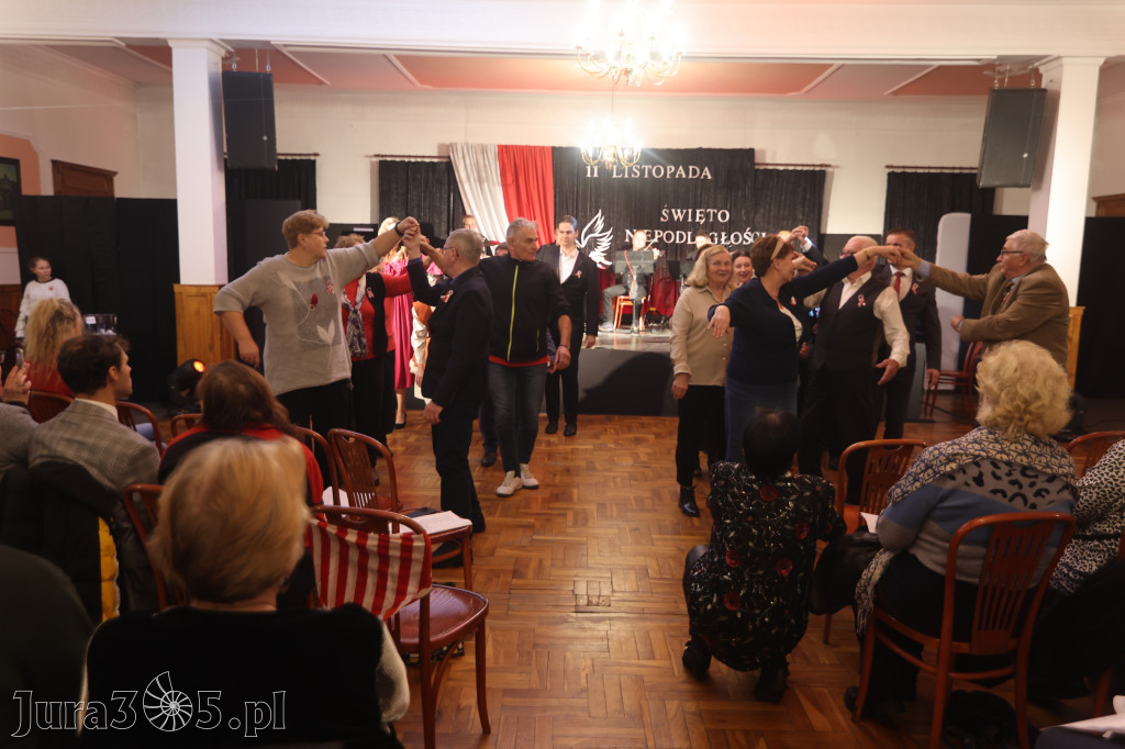 Fotorelacja: Święto Niepodległości w Pałacyku nad Wartą w Zawierciu Kromołowie