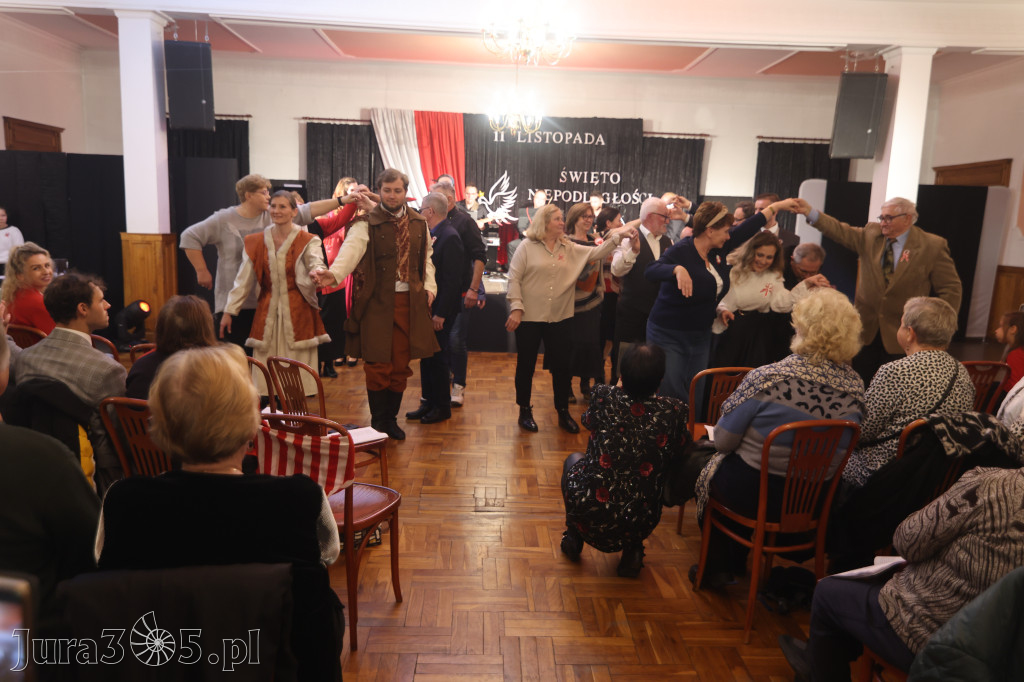 Fotorelacja: Święto Niepodległości w Pałacyku nad Wartą w Zawierciu Kromołowie