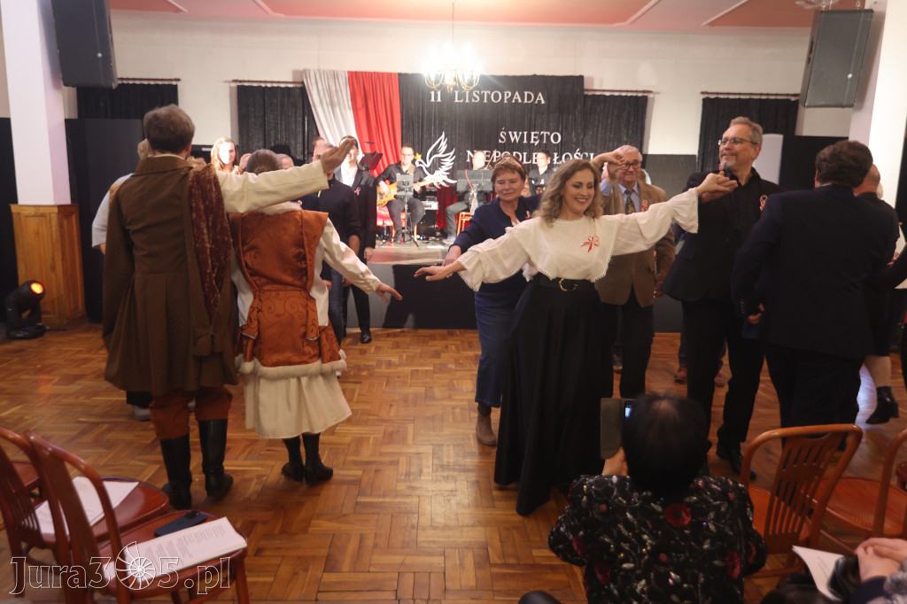 Fotorelacja: Święto Niepodległości w Pałacyku nad Wartą w Zawierciu Kromołowie