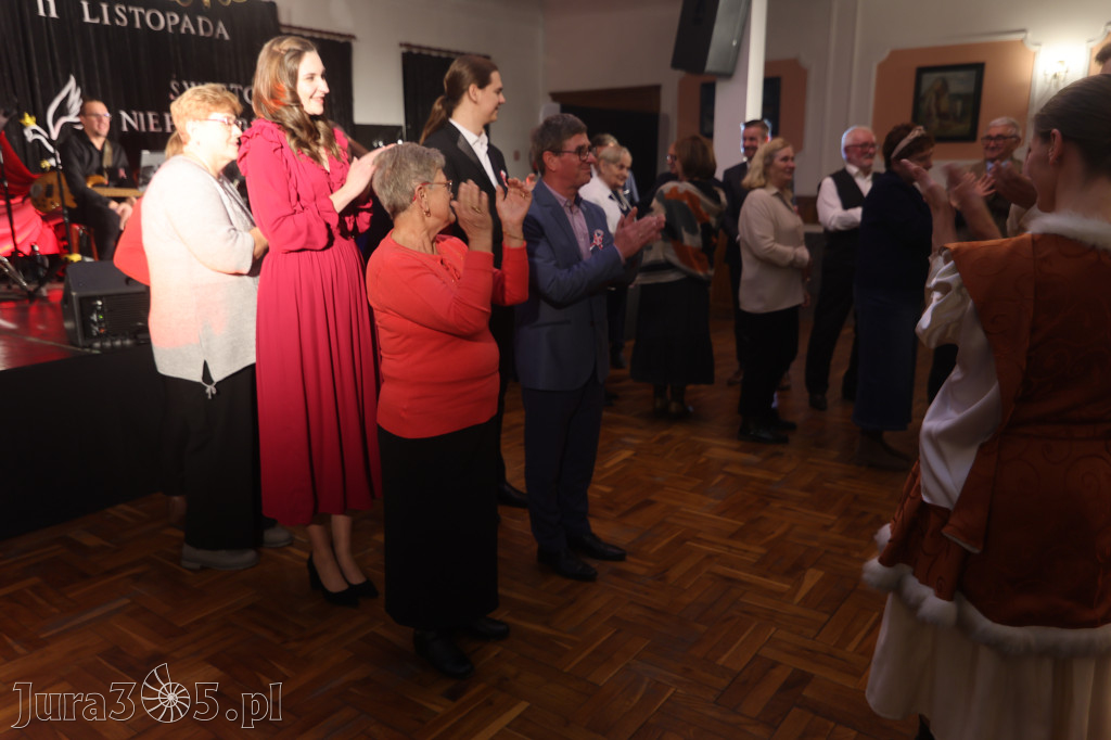 Fotorelacja: Święto Niepodległości w Pałacyku nad Wartą w Zawierciu Kromołowie
