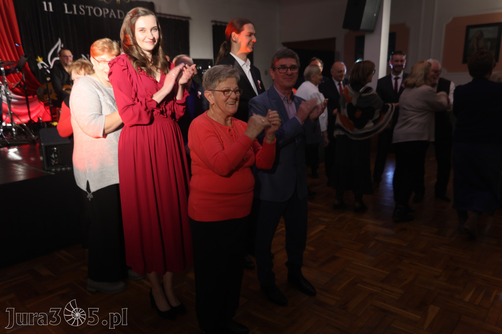 Fotorelacja: Święto Niepodległości w Pałacyku nad Wartą w Zawierciu Kromołowie
