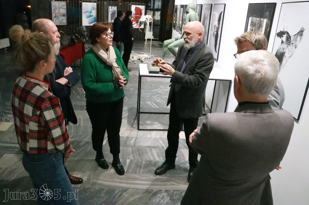 Fotorelacja: Wernisaż MIĘDZY LINIĄ A FORMĄ w MOK Zawiercie