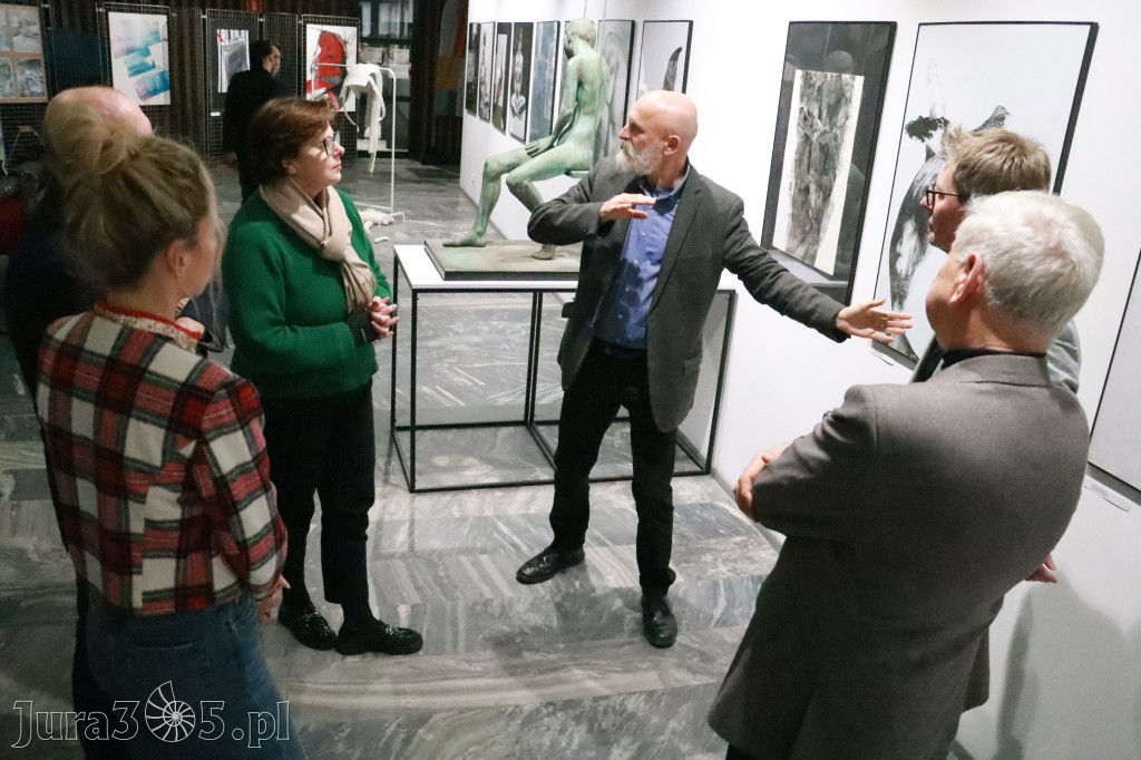 Fotorelacja: Wernisaż MIĘDZY LINIĄ A FORMĄ w MOK Zawiercie
